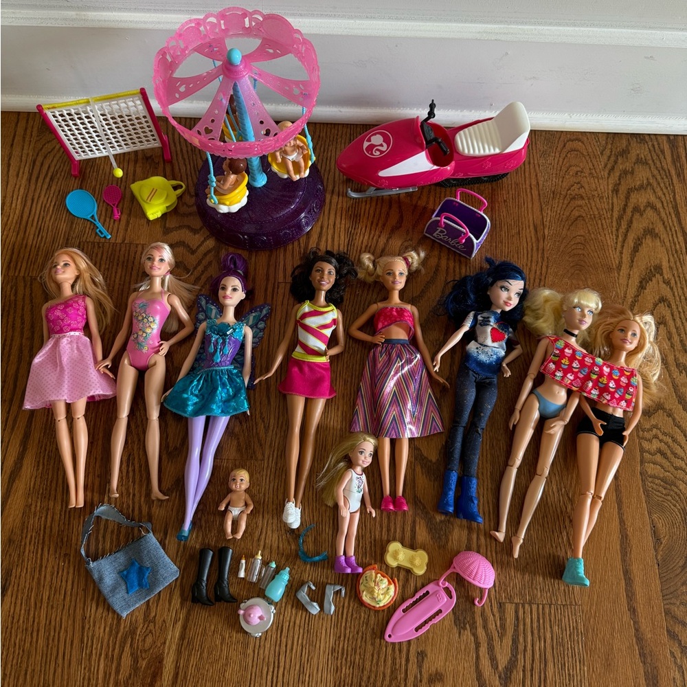 Barbie Dolls Lot and accessories